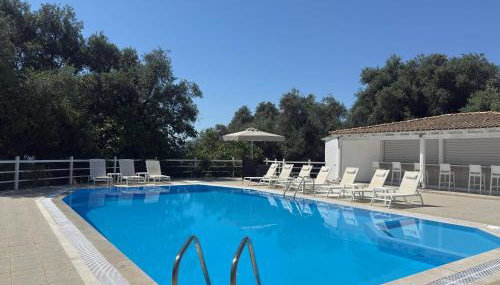 Olga's Sea & Garden View Studios, 400m from Ipsos Beach - Foto 3, sunbed