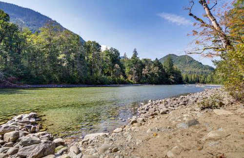Walk to Skykomish River: Wooded Escape w/ Fire Pit - Foto 27
