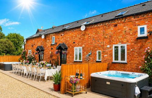 The Shakespeare Lodge - Sleeps up to 12 - 2 HOT TUBS - Foto 1