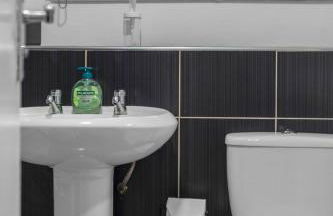 Free Parking - Central - Sleeps 6 - 2 Bedrooms - Foto 8