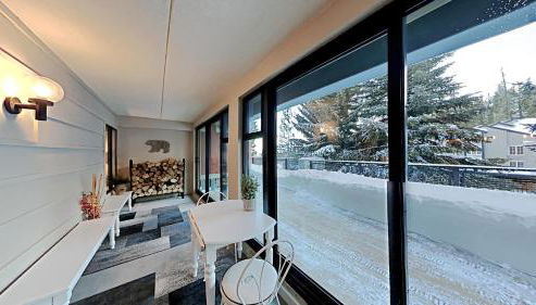 Slopeside & Spacious Home WITH Parking - Foto 4