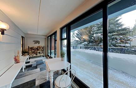 Slopeside & Spacious Home WITH Parking - Foto 4