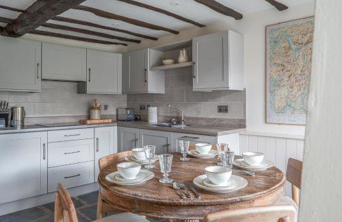 Scarr Head Cottage, detached stone cottage near Coniston, Lake District - Photo 12