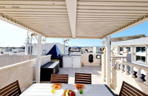 Charming Upper Bungalow with Terrace and Communal Pool in Torrevieja - Foto 9