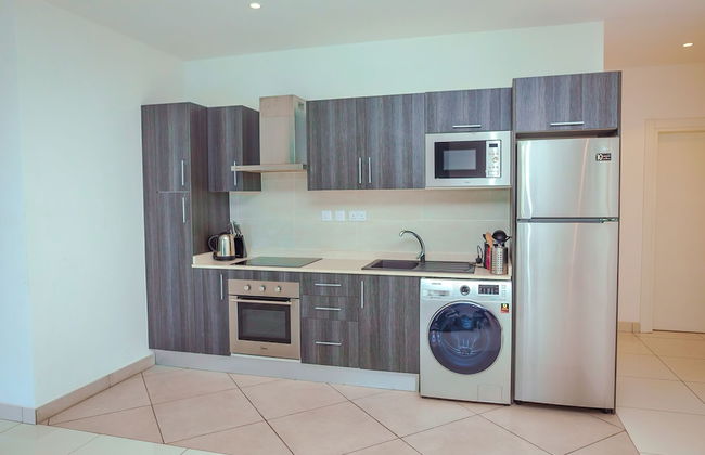 Embassy Gardens Premier Suites - Photo 28