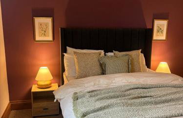 #111 New Farm with hot tub and Sauna - Sleeps 18 - Near Elmore Park - " Perfect for Contractors and Families - Parking space for 10 cars" - Foto 3