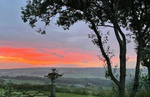 Cuddles & Bubbles Cozy Cabin with jacuzzi spa hot tub - Foto 14