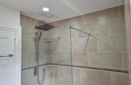 House - Sleeps 8 - Pets Ok - Parking - Foto 18