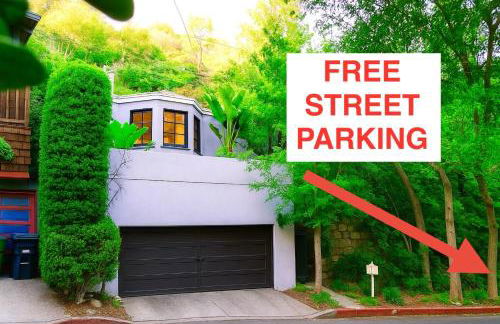 Enchanting Hollywood Hills Oasis with Tree-Top Views, Serene Outdoor Living Room, Zen Garden, Free Attached Garage, Sleeps 6, in LA's Most Desirable, Central, Serene Canyon Neighborhood, and Only 2 Minutes to Hollywood Boulevard - Foto 41