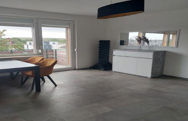 Modern Apartment With Balcony - Photo 31