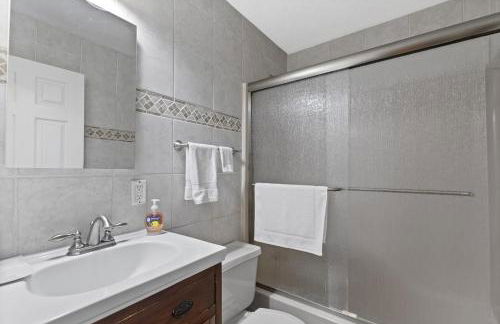 6bedrooms, ramp boat dock slips water toys, nice cove area - Foto 29