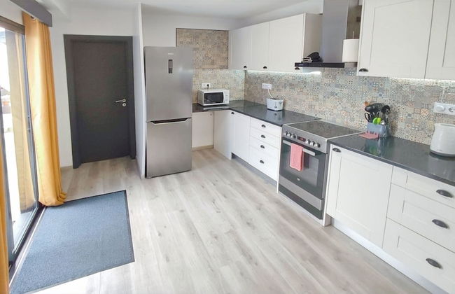 Explore Ponta Delgada in Comfort - Charming 2-bedroom Vacation Rental - Foto 15