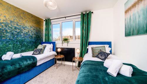 Large 6-Bed house, Free Parking & Motorway Access - Foto 5, towels