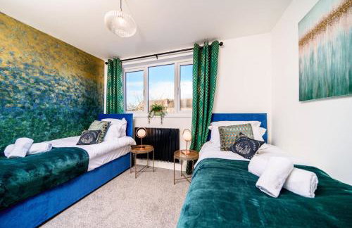 Large 6-Bed house, Free Parking & Motorway Access - Foto 5