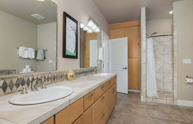 6BR 5 King Beds EV 10min Downtown - Foto 16