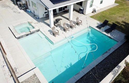 Spacious Home with Private Pool - Photo 69