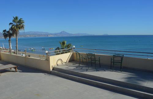 Espectacular Suite Privada a pie de playa y mar en CHALET ROQUETES - Foto 65