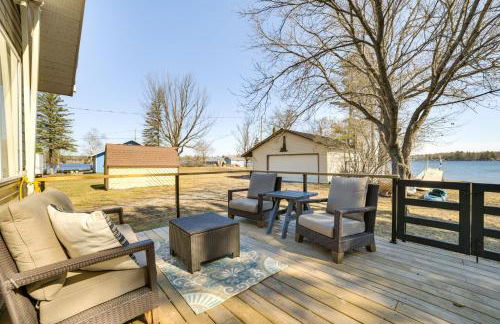 Deck and Scenic Views Lakefront Cottage in Hale! - Foto 23