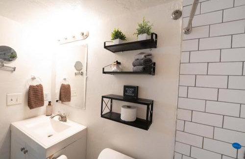 Spring Dream 2BR Apt with Parking in the Heart of DT - Foto 22