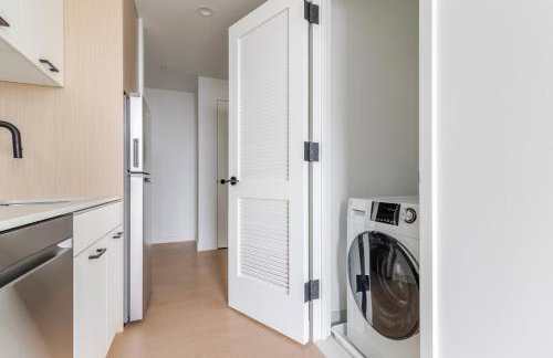 Blueground Greenpoint pool nr Transmitter Park NYC-2229 - Photo 10