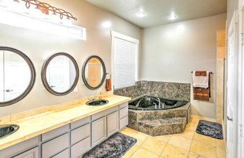 Elegant Smithfield Home with Views - 6 Mi to USU! - Foto 17