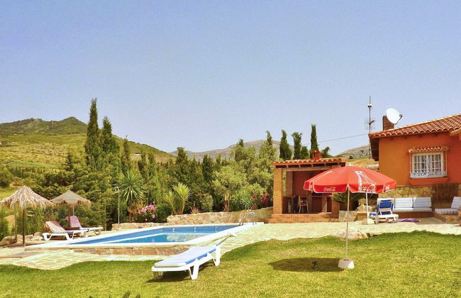 Detached Rural and Rustic House With a Private Swimming Pool - Photo 12