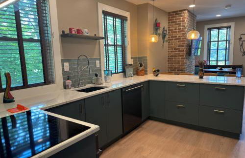 NEW! Urban Oasis, Chic 3-BR 2-BA Corner Unit, Steps Away from NYC! - Foto 8