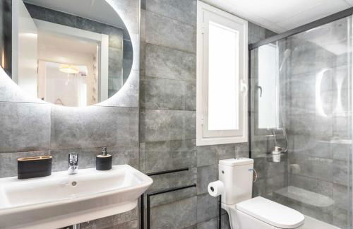 Stylish apartments with balcony & parking near the beach by REMS - Foto 4