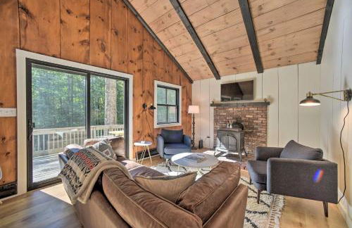 Sleek Cabin with Deck, 8 Miles to Mount Snow and Hikes - Foto 4