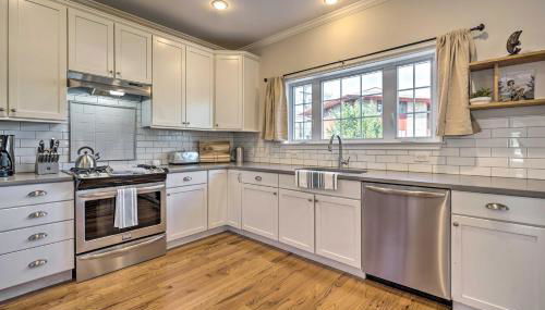 Charming Spring Lake Retreat, 1 Mi to Beach! - Foto 3