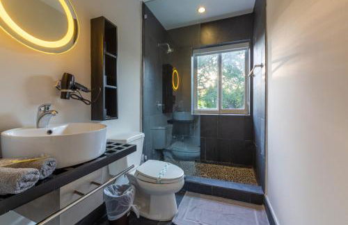 Fascinating Luxe Two-Level Villa BY THE GLAMHOMES - Foto 18