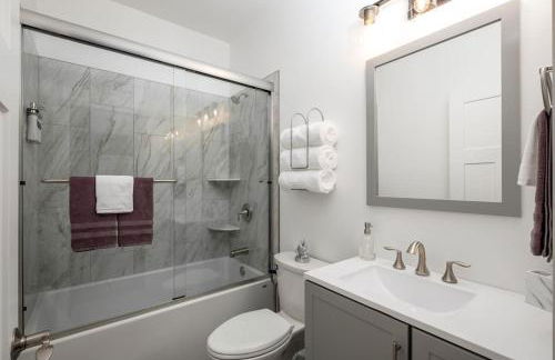 Walkable Downtown 5BR - Hot Tub and Resort Access - Foto 22