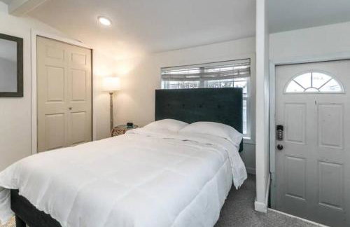 Luxurious 5 BR Home in the Heart of Sylvan Beach - Foto 16