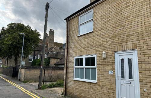 Town centre with parking - Foto 8