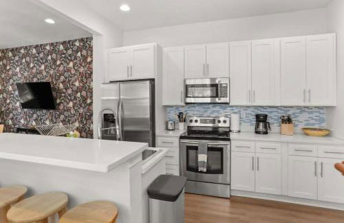 Fabulous Classy and Comfy 3BD 2BA Home and Parking - Foto 3