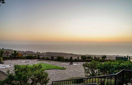 Charming 2BR Coastal Getaway in Pacifica - Photo 14
