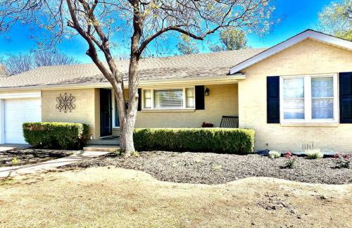 I40 Large Tuscany 4 bed 20min PDC - Photo 3