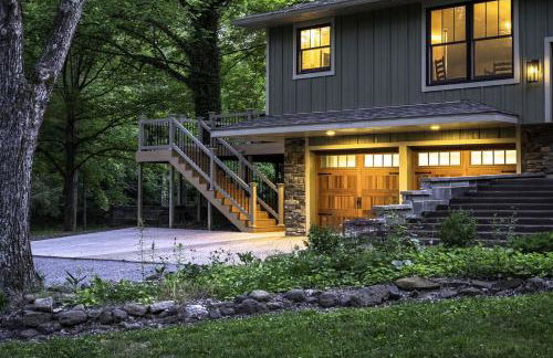 Family-Friendly 3BR Home w Bunk Room & Yard - Photo 2