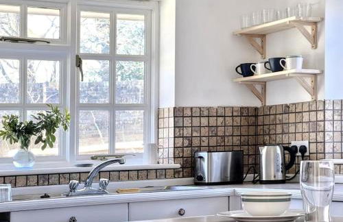 Hidden Haven Cottage with Free Parking - Foto 13