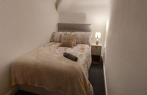 Large 2 bed flat in Bolton - Photo 18
