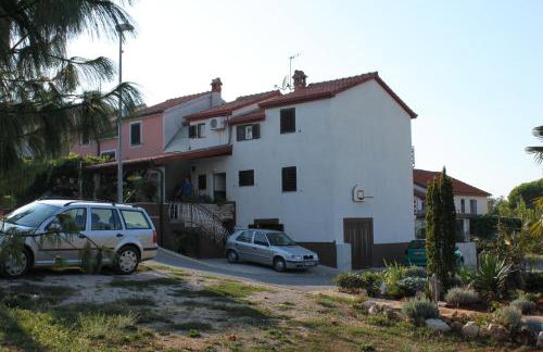 Apartments with parking space Dajla, Novigrad - 6935 - Photo 2