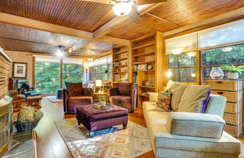 13 Mi to Beach! Forest Brook Creekfront Cabin - Foto 7