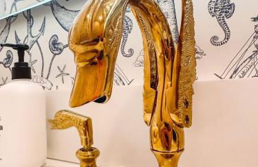 Dolly's Yacht Club - Cozy Retreat Near Broadway - Foto 13