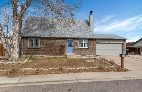 Chic Family Retreat with Game Room backyard with fire pit and minutes to Downtown! - Photo 2