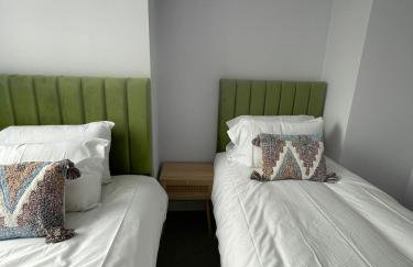 Square Flat - Modern - En-Suites - 6 Guests - Foto 16