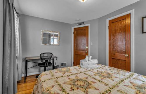 Gorgeous 2 Queen Bedroom Lower Apartment in North Buffalo with Free Driveway Parking - Foto 14