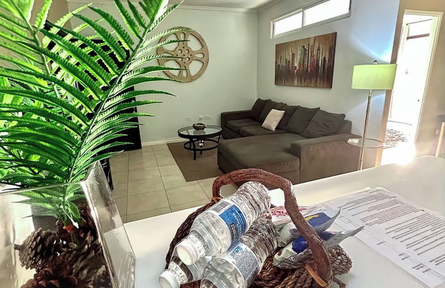 City View New Kingston Apartment w/ Pool - Foto 17