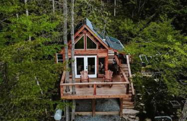 Stunning Pet-Friendly Treehouse for Relaxing Glamping Retreats in North Carolina - Foto 71