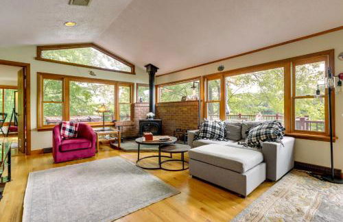 Lakefront Connecticut Retreat Near UConn - Foto 3