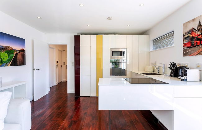 RAI - Modern Tower Hill Penthouse - Photo 8